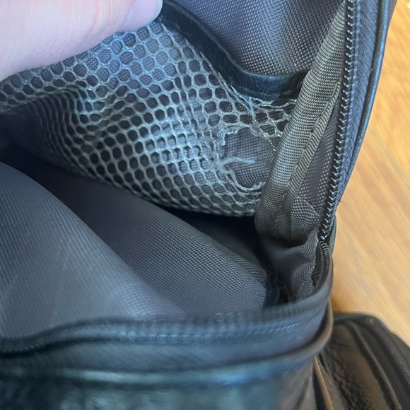 Osgoode Marley Large Black Leather RFID Backpack - Picture 6 of 8